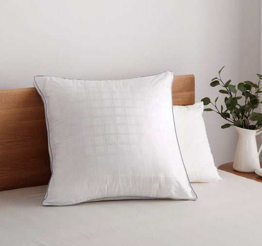 Deluxe Hotel 800g European Pillow