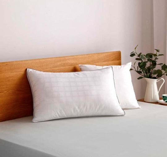 Deluxe Hotel 800g Soft Standard Pillow